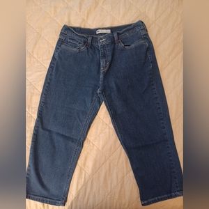 Womens levis capri size 12. Like new